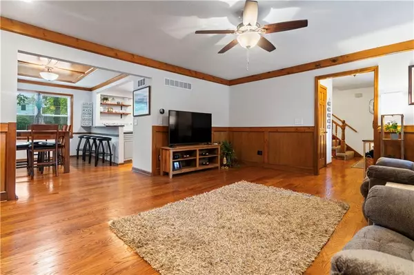 Lenexa, KS 66215,8630 Acuff LN
