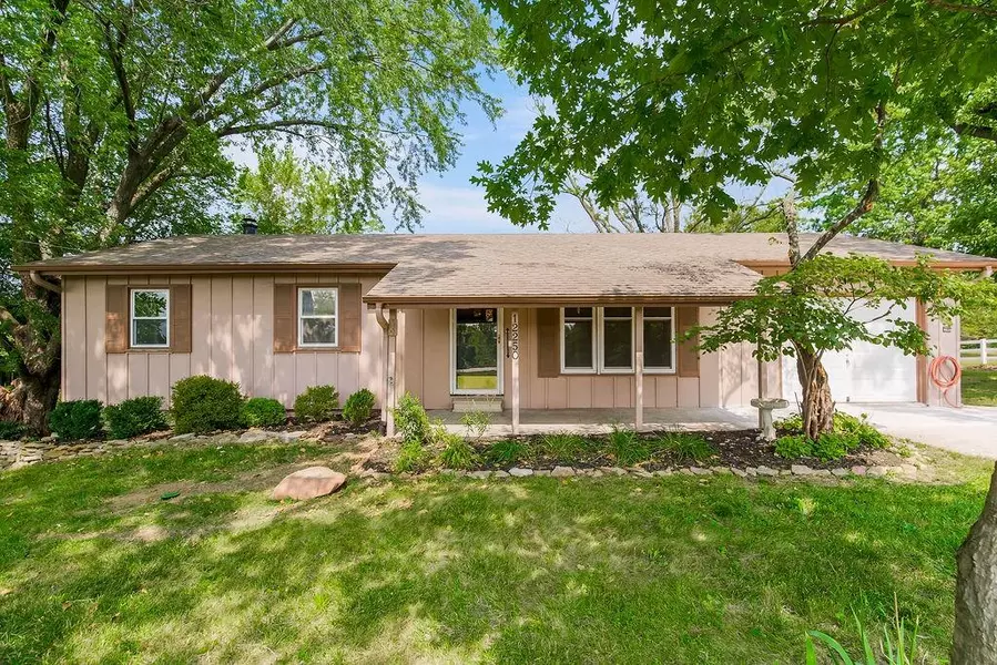 12250 NW Crooked RD, Kansas City, MO 64152