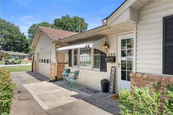 Blue Springs, MO 64014,509 W Walnut ST