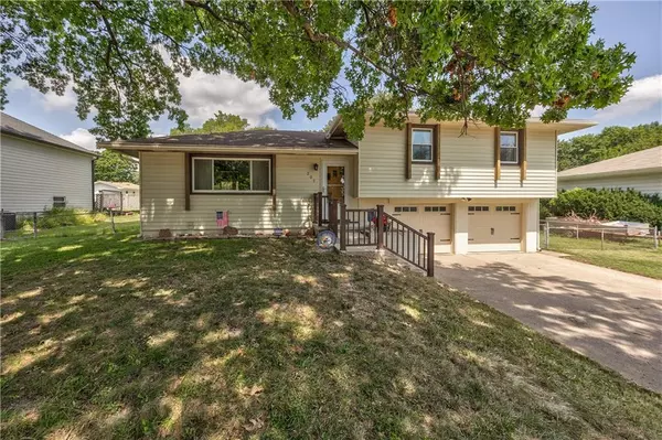 Lansing, KS 66048,207 Highland RD