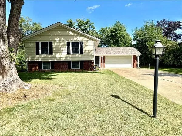 1249 W Crestview DR, Maryville, MO 64468