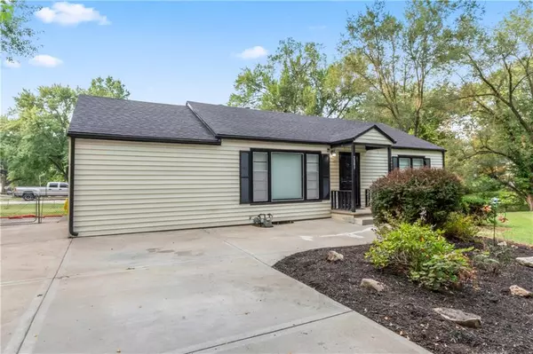 Kansas City, KS 66109,7601 Roswell AVE