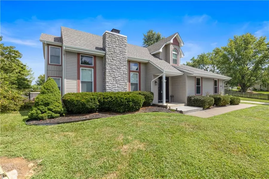 1131 S 105 ST, Edwardsville, KS 66111