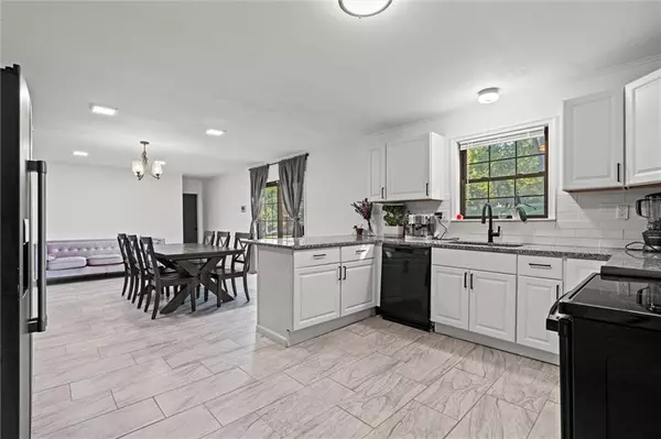 2822 Baker RD, Independence, MO 64057