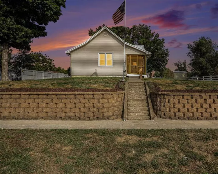 105 N August ST, Dearborn, MO 64439