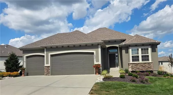 16901 Haskins ST, Overland Park, KS 66221