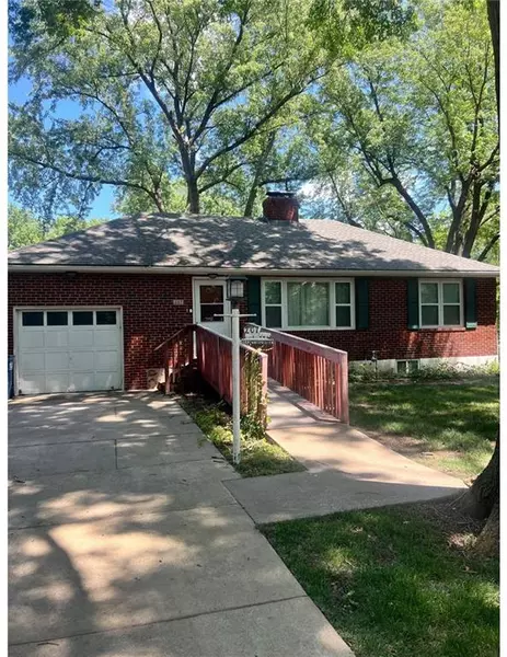 207 N Hawthorne AVE, Independence, MO 64053