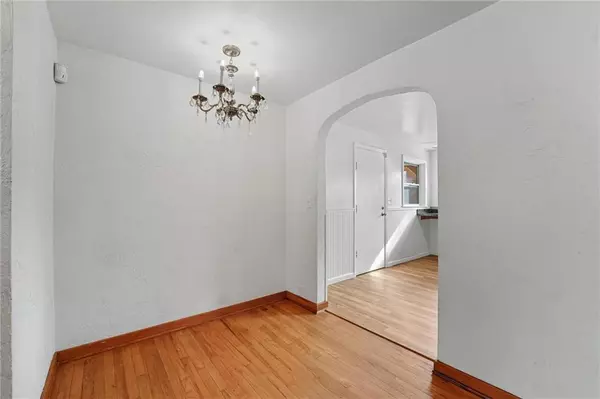 Independence, MO 64053,207 N Hawthorne AVE