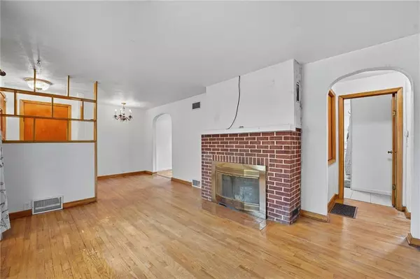 Independence, MO 64053,207 N Hawthorne AVE