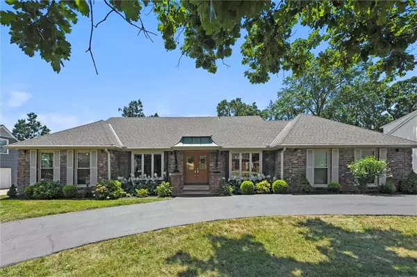 9405 W 106 ST, Overland Park, KS 66212