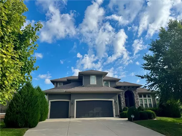 10710 W 158th TER, Overland Park, KS 66221