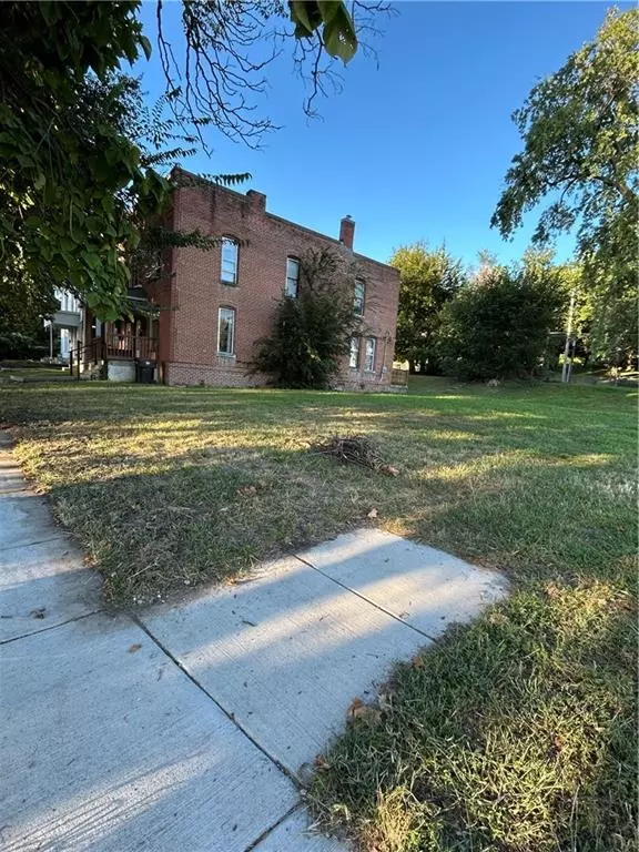 St Joseph, MO 64501,727 S 10th ST