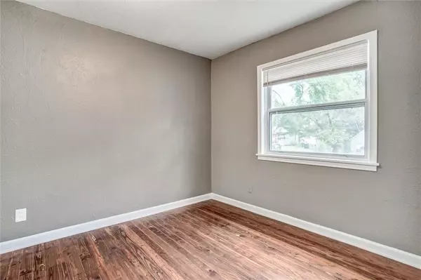 Gladstone, MO 64118,5 NE 74TH ST