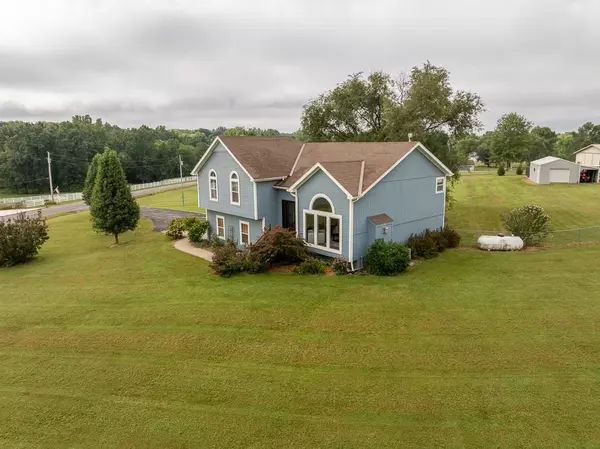 19704 Fightmaster RD, Trimble, MO 64492