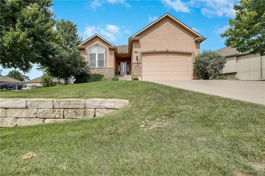 5125 SW Marguerite ST, Blue Springs, MO 64015