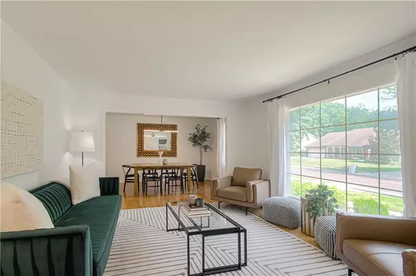 Overland Park, KS 66204,8208 W 72nd TER