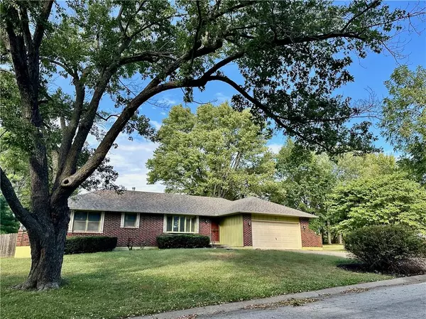 408 Linden PL, Raymore, MO 64083