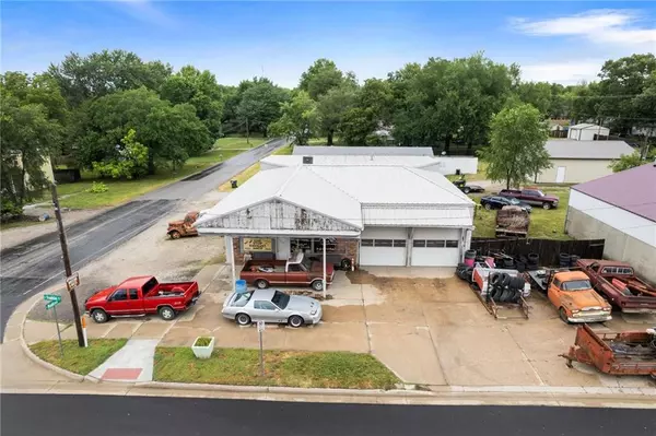 103 E FRANKLIN ST, Pomona, KS 66067