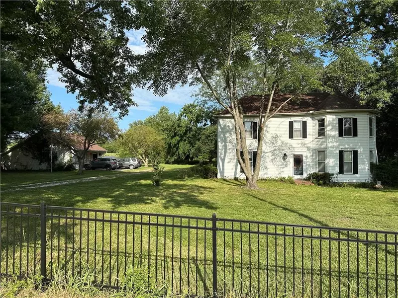 321 N Buckner Tarsney RD, Buckner, MO 64016