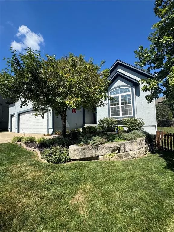 10214 Polfer LN, Kansas City, KS 66109