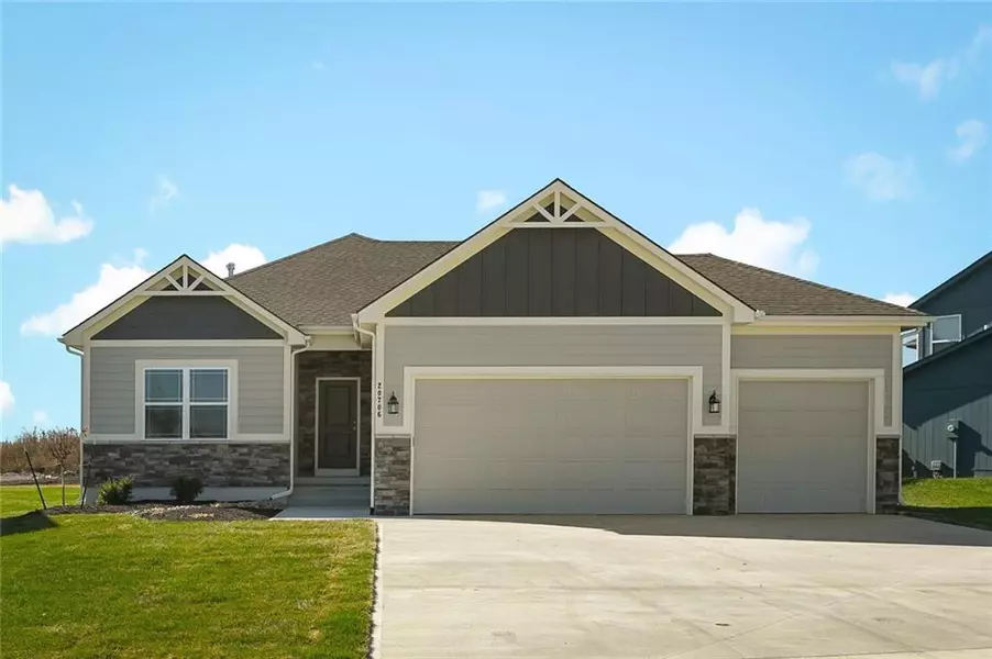 11201 E 207 ST, Peculiar, MO 64078