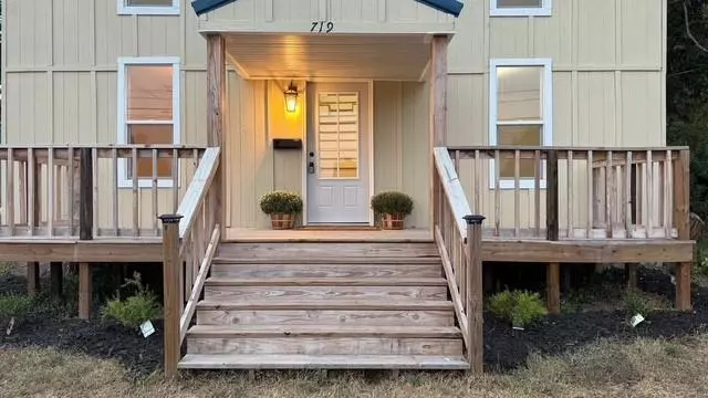 719 W Olive ST, Bolivar, MO 65613