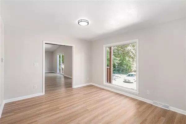 Liberty, MO 64068,124 Johnson RD