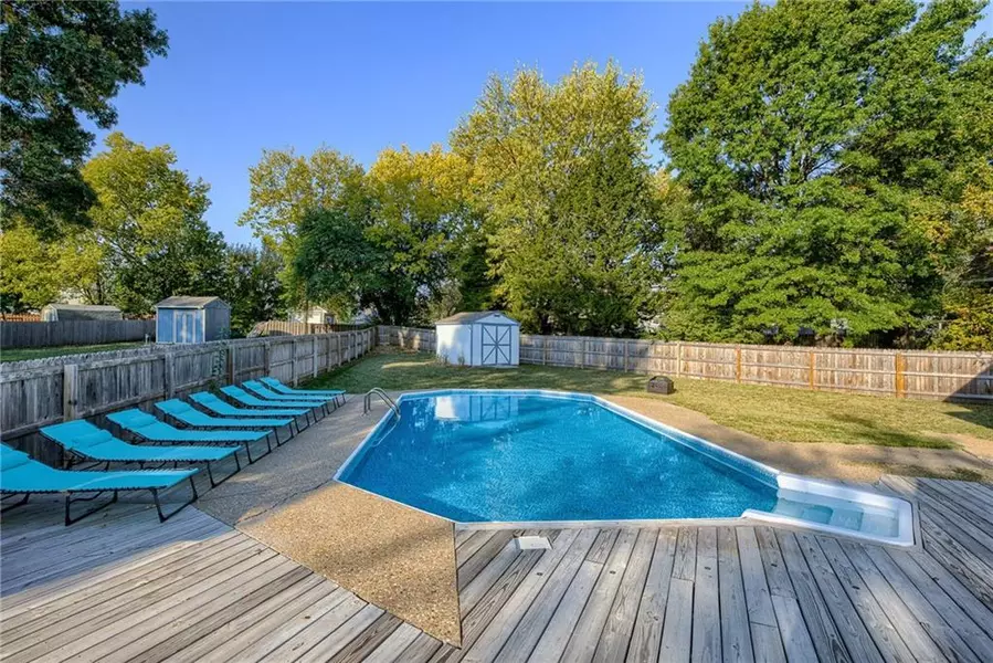 233 S Chambery DR, Olathe, KS 66061