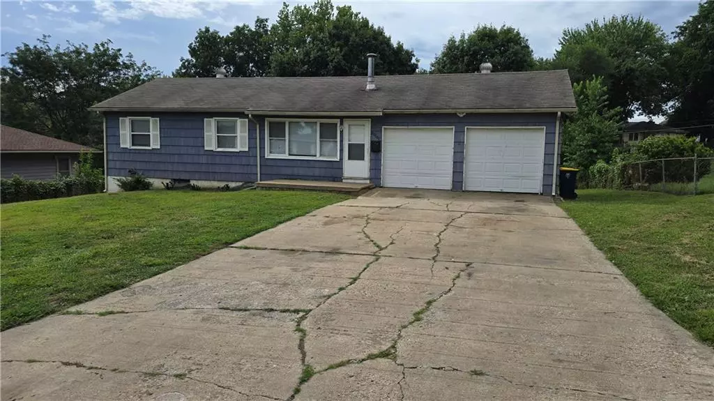 12305 E 52nd TER, Kansas City, MO 64133