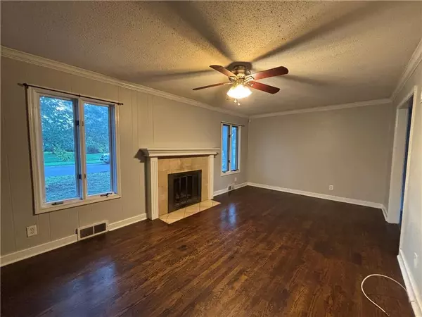 Overland Park, KS 66204,7041 Glenwood ST