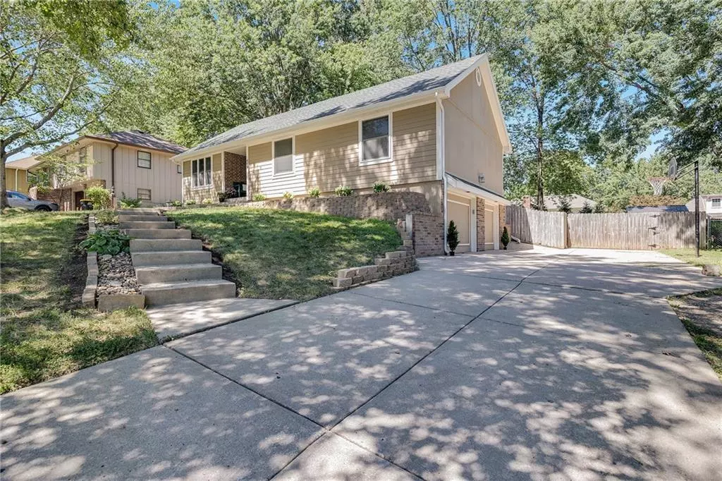 Blue Springs, MO 64014,609 NE Country Club DR