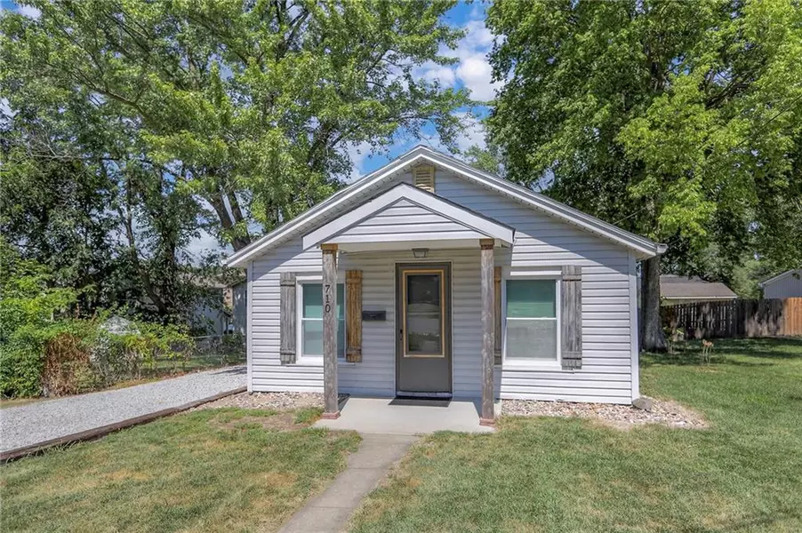 710 SE HIGH ST, Lee's Summit, MO 64063