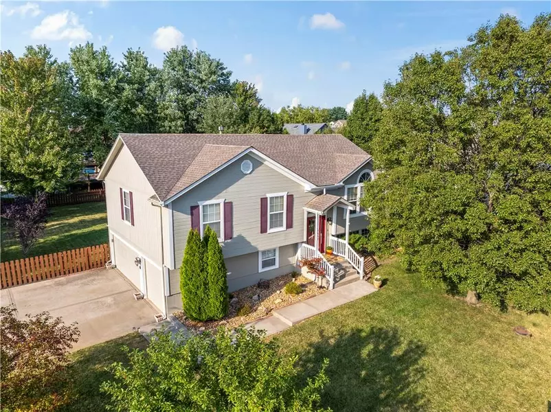 1412 Bradford DR, Greenwood, MO 64034