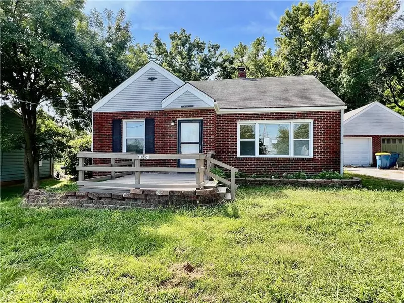 11521 Felton ST, Sugar Creek, MO 64054