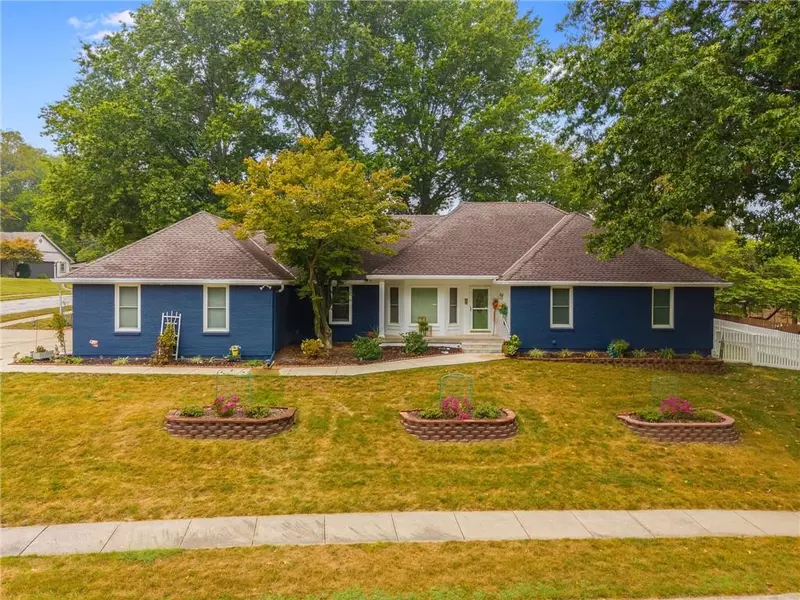 1300 BELL CIR, Liberty, MO 64068