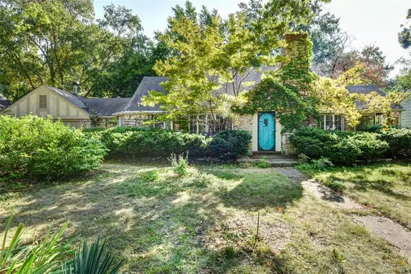 8025 High DR, Leawood, KS 66206