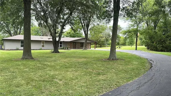 Paola, KS 66071,28380 Old Kansas City RD