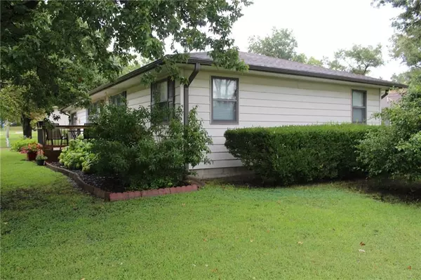 Iola, KS 66749,115 W Garfield ST