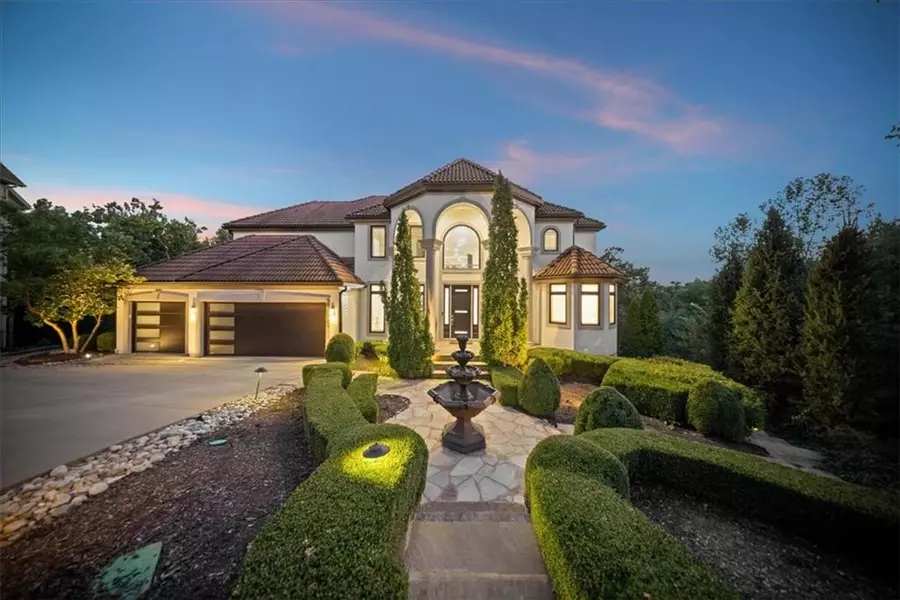 20825 W 94th TER, Lenexa, KS 66220