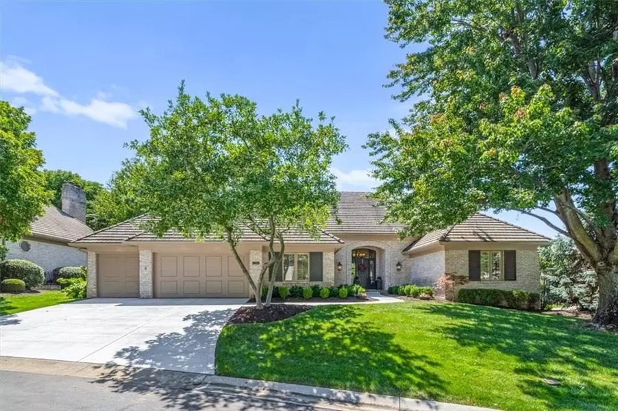2149 W 114th TER, Leawood, KS 66211