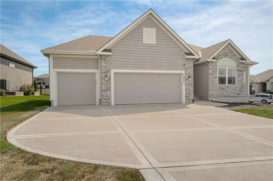 10027 N Stark AVE, Kansas City, MO 64157