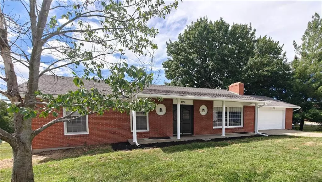 7108 N Broadway ST, Gladstone, MO 64118