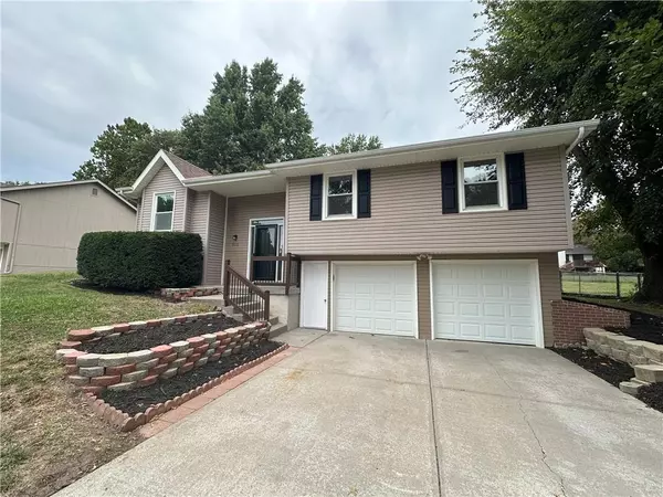 510 Sarah LN,  Liberty,  MO 64068