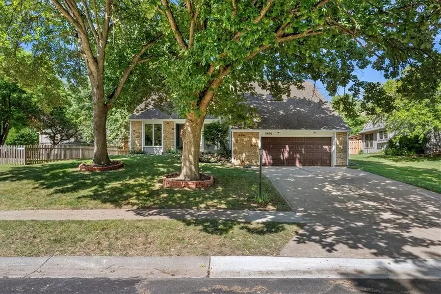 11696 Rosehill RD, Overland Park, KS 66210