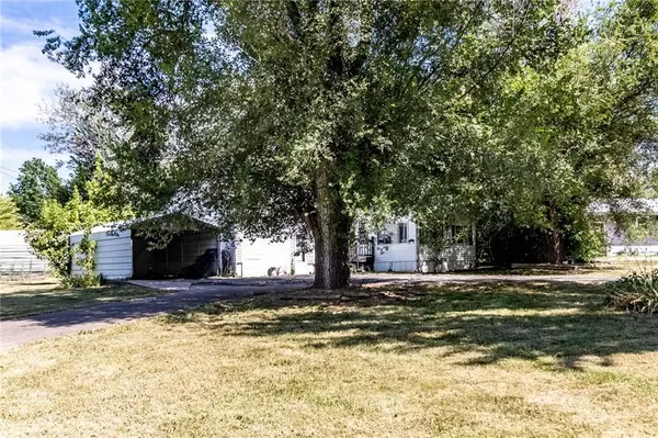 Windsor, MO 65360,4 Circle DR