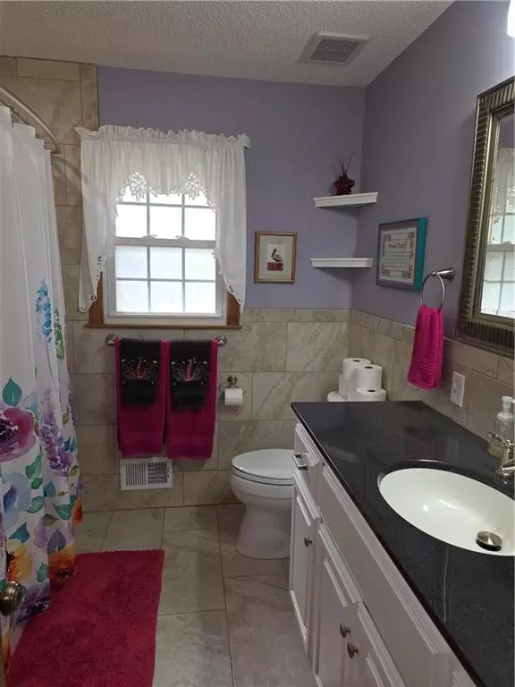 Blue Springs, MO 64015,907 ST #NW