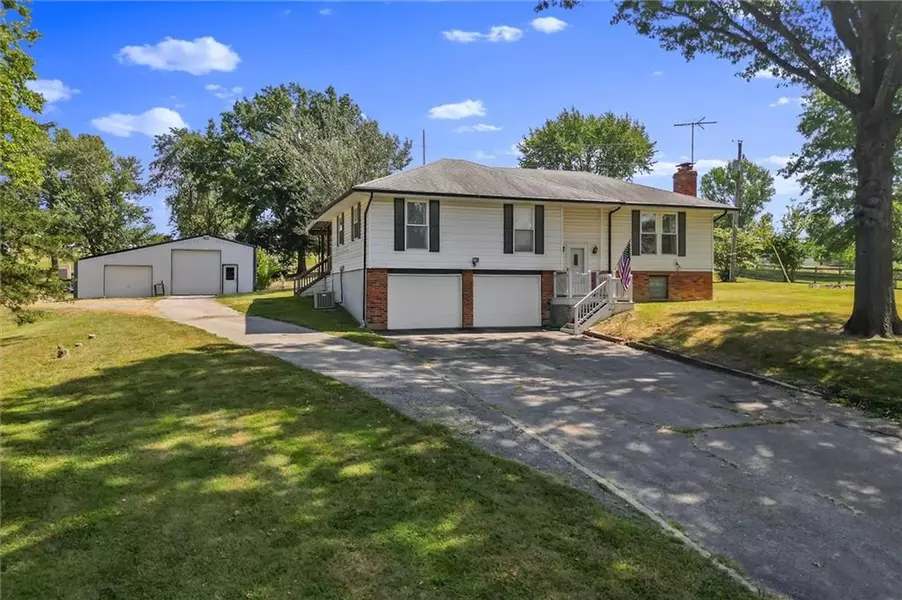 6547 SE Horseshoe DR, Holt, MO 64048