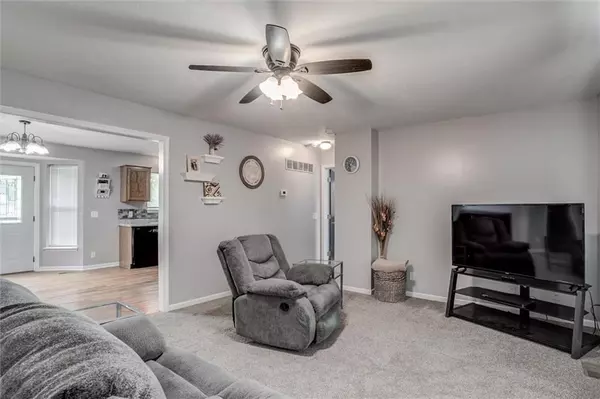 Smithville, MO 64089,19310 Diamond LN