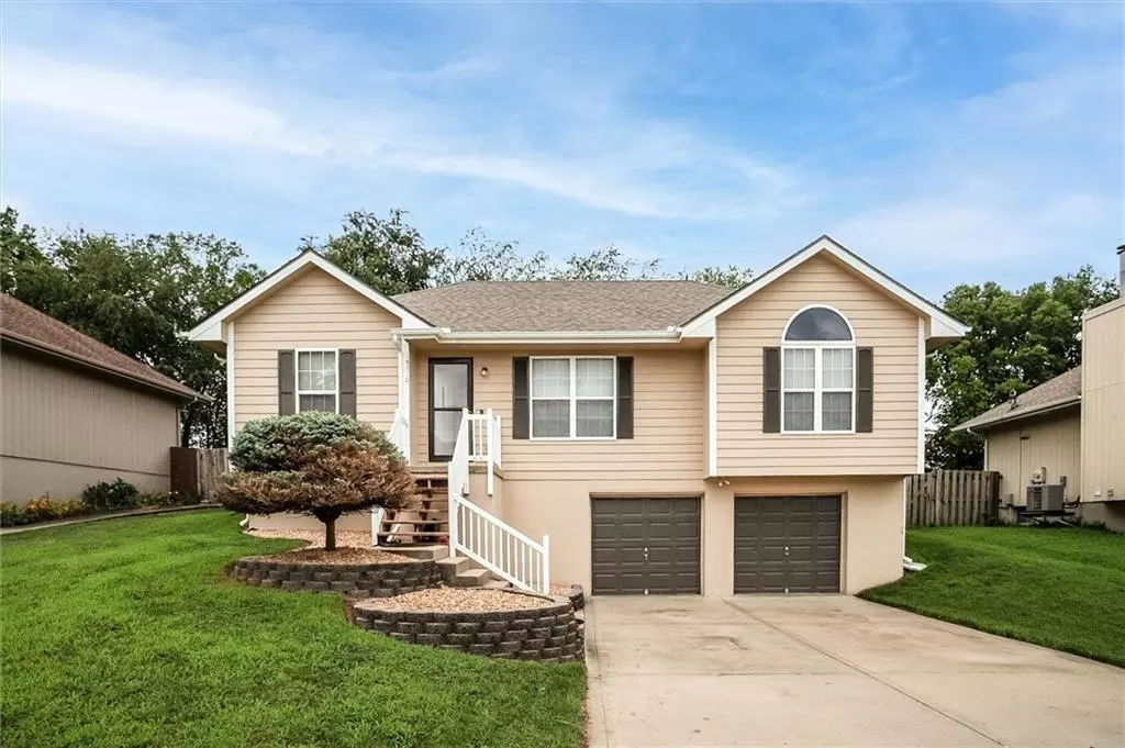 Smithville, MO 64089,19310 Diamond LN