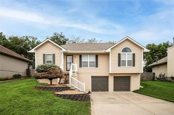 Smithville, MO 64089,19310 Diamond LN